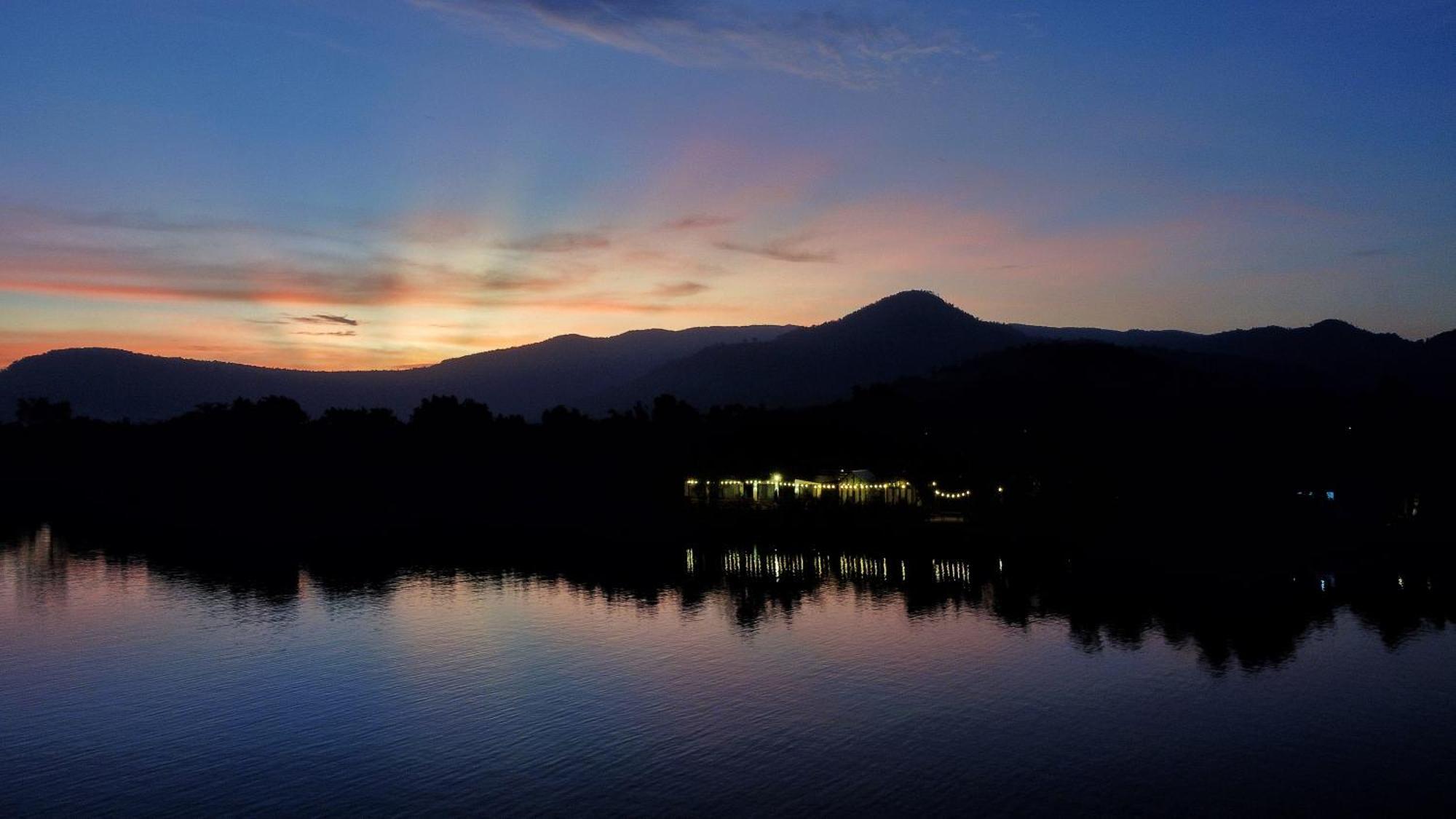 Kampot Riverfront Boutique Екстер'єр фото